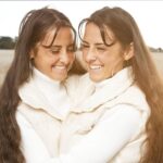 superzwillingeilonasuzannatitel scaled