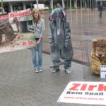 PETA 2011 05 12 Demo Zirkus Kaefig Krone Pforzheim 50 c PETA D