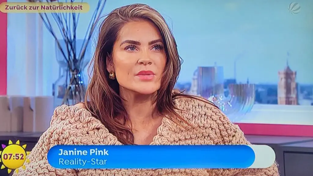 JaninePink4